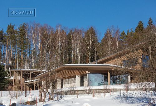 Построенный современный энергоэффективный загородный дом класса премиум с отделкой планкеном в Выборгском районе - 79