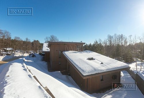 Построенный современный энергоэффективный загородный дом класса премиум с отделкой планкеном в Выборгском районе - 44