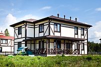 Построенный в п Парквей по каркасной технологии двухэтажный загородный дом в стиле фахверк площадью 200 кв м - мини - 1