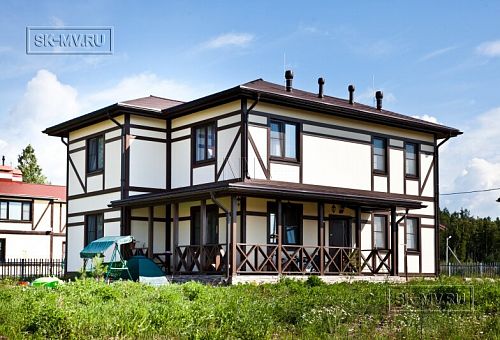 Построенный в п Парквей по каркасной технологии двухэтажный загородный дом в стиле фахверк площадью 200 кв м - 1