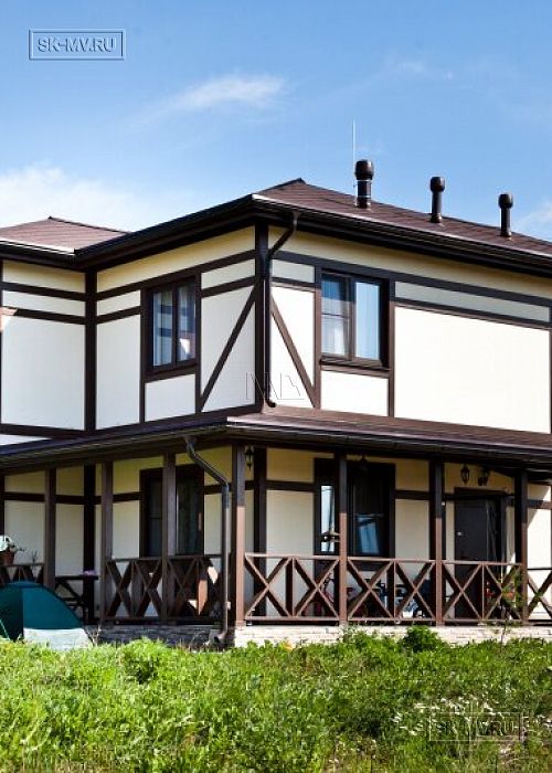 Построенный в п Парквей по каркасной технологии двухэтажный загородный дом в стиле фахверк площадью 200 кв м