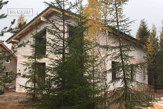 Фото репортаж с места строительства загородного коттеджа из газобетона с сауной внутри в Савое Ленобласти  - 16