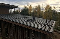 Построенный современный энергоэффективный загородный дом класса премиум с отделкой планкеном в Выборгском районе - мини - 2