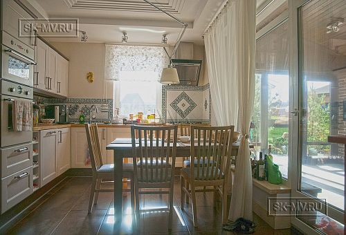 Пример внутренней отделки комбинированного загородного дома с цокольным этажом в п Ольшанки - 21