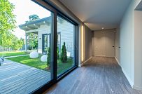 Пример внутренней отделки П-образного загородного дома в Сестрорецке - мини - 5