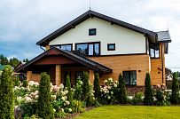 Строительство большого двухэтажного газобетонного коттеджа с комбинированной фасадной отделкой кирпичом и штукатуркой в КП Сосновое - мини - 29