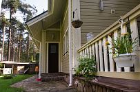 Построенный двухэтажный каркасный коттедж в комаровском стиле в п Комарово - мини - 16