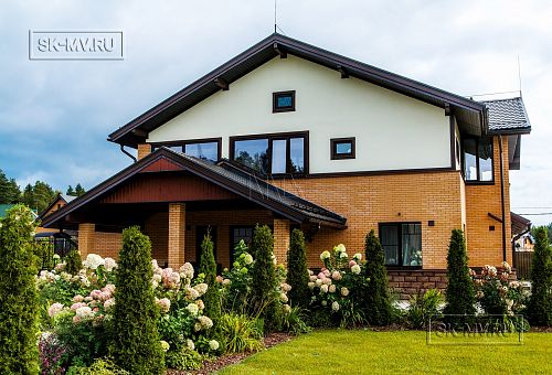 Строительство большого двухэтажного газобетонного коттеджа с комбинированной фасадной отделкой кирпичом и штукатуркой в КП Сосновое - 29