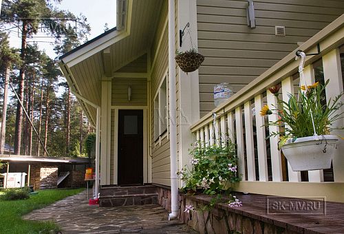 Построенный двухэтажный каркасный коттедж в комаровском стиле в п Комарово - 16