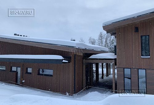 Построенный современный энергоэффективный загородный дом класса премиум с отделкой планкеном в Выборгском районе - 5