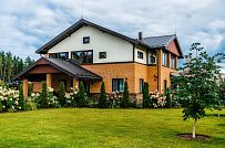 Строительство большого двухэтажного газобетонного коттеджа с комбинированной фасадной отделкой кирпичом и штукатуркой в КП Сосновое - мини - 1