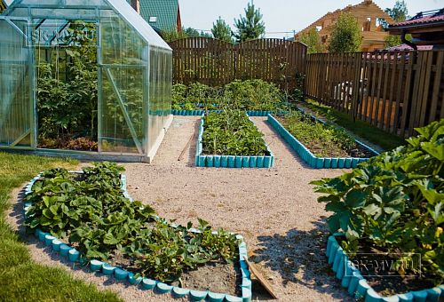 Построенный каркасный дом в п Озерное чуть более 170 кв.м с комбинированной отделкой бежевым кирпичом и зеленой отделочной доской, с террасой, навесом на два автомобиля и четырьмя спальнями - 4