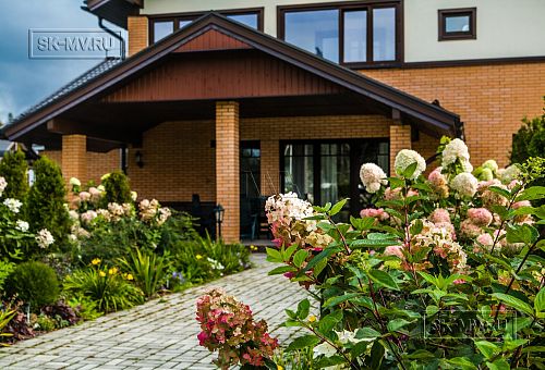 Строительство большого двухэтажного газобетонного коттеджа с комбинированной фасадной отделкой кирпичом и штукатуркой в КП Сосновое - 27