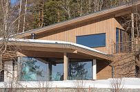 Построенный современный энергоэффективный загородный дом класса премиум с отделкой планкеном в Выборгском районе - мини - 76