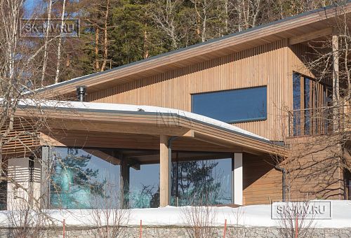 Построенный современный энергоэффективный загородный дом класса премиум с отделкой планкеном в Выборгском районе - 76