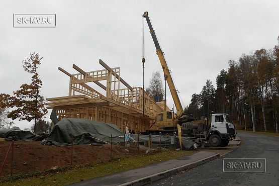 Построенный современный энергоэффективный загородный дом класса премиум с отделкой планкеном в Выборгском районе - 17