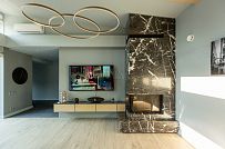 Пример внутренней отделки П-образного загородного дома в Сестрорецке - мини - 15