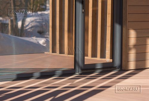 Построенный современный энергоэффективный загородный дом класса премиум с отделкой планкеном в Выборгском районе - 30