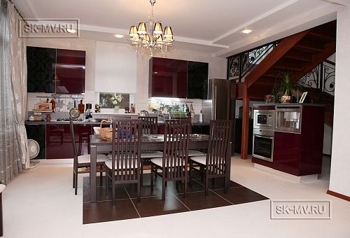 Дизайн интерьера в классическом стиле загородного дома с мансардой в кп Галактика - 3