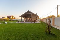 Летняя кухня с террасой барбекю и бильярдной в Оликах под ключ - мини - 17