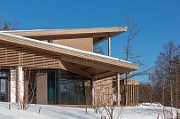 Построенный современный энергоэффективный загородный дом класса премиум с отделкой планкеном в Выборгском районе - мини - 64