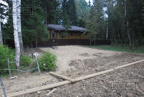 7. Подготовка песчаного основания фундамента бани, устройство опалубки