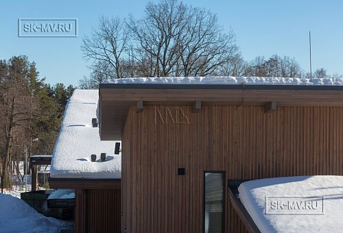 Построенный современный энергоэффективный загородный дом класса премиум с отделкой планкеном в Выборгском районе - 46