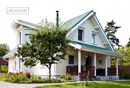 Строительство небольшого двухэтажного каркасного дома 165 кв м с бежевым сайдингом и зеленой крышей в СНТ Учитель - 22