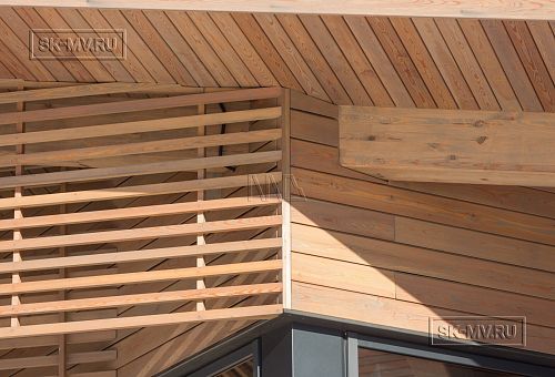 Построенный современный энергоэффективный загородный дом класса премиум с отделкой планкеном в Выборгском районе - 27