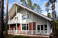 Строительство каркасного коттеджа 220 кв м аля шале с широкими кровельными свесами и остекленной верандой в комбинированной фасадной отделке красным лицевым кирпичом и белым имитатором бруса в п Вырица - мини - 14