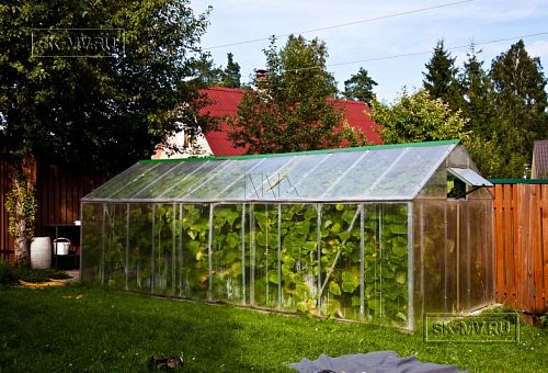 Строительство небольшого двухэтажного каркасного дома 165 кв м с бежевым сайдингом и зеленой крышей в СНТ Учитель - 19