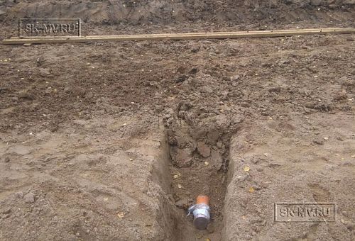 9. Укладка в песчаное основание труб коммуникаций