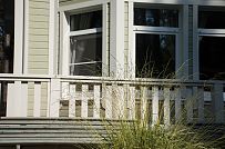 Построенный каркасный дом с комбинированной фасадной отделкой кирпичом и вагонкой в п Комарово - мини - 2