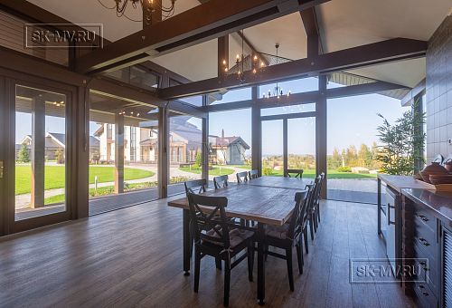 Интерьер летней кухни с каменной печью и панорамным остеклением в д. Пеники от СК Медный Всадник - 8