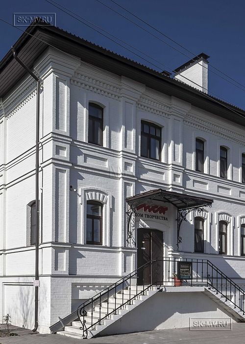 Фото репортаж с места строительства Дома художников 1600 кв м из кирпича с цокольным этажом по старинным чертежам 19 века в Тарусе Калужской области