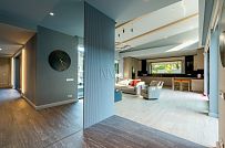 Пример внутренней отделки П-образного загородного дома в Сестрорецке - мини - 6