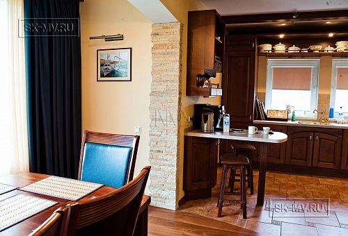 Дизайн интерьера двухэтажного загородного коттеджа с эркером в кп Зеркальный - 1