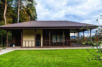 Построенный газобетонный дом в классическом стиле с эркером, балконом, навесом для автомобиля, остекленной верандой и комбинированной фасадной отделкой в кп Сосновое - мини - 5