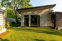 Фотографии П-образного дома в скандинавском стиле 238 кв м с панорамным остеклением, построенного в Сестрорецке - мини - 13