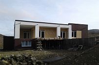  Атрибуты к картинкам Атрибуты к картинкам 100% 10  Одноэтажный дом на склоне из газобетона с гаражом в стиле хай тек в КП Наше место Поддержка программы чтения с экрана включена.      		  Одноэтажный дом на склоне из газобетона с гаражом в стиле хай тек в КП Наше место - мини - 4