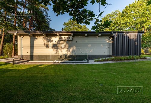 Фотографии П-образного дома в скандинавском стиле 238 кв м с панорамным остеклением, построенного в Сестрорецке - 18