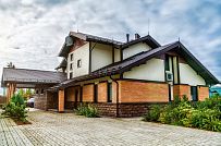 Строительство большого двухэтажного газобетонного коттеджа с комбинированной фасадной отделкой кирпичом и штукатуркой в КП Сосновое - мини - 13