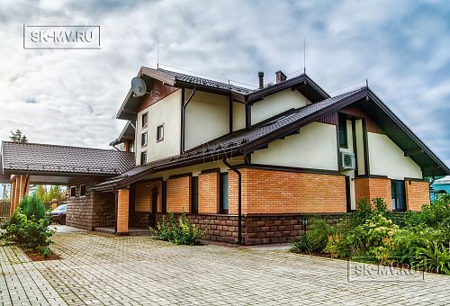 Строительство большого двухэтажного газобетонного коттеджа с комбинированной фасадной отделкой кирпичом и штукатуркой в КП Сосновое - 13