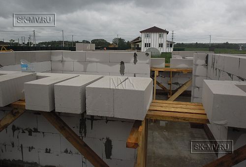 Можайские сады. Кладка стен первого этажа из газобетона