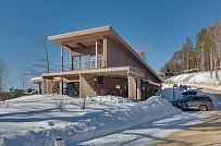 Построенный современный энергоэффективный загородный дом класса премиум с отделкой планкеном в Выборгском районе - мини - 73