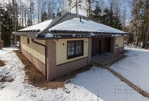 Построенный одноэтажный дом из газобетона с шатровой крышей в СНТ Фауна - 2