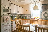 Пример внутренней отделки комбинированного загородного дома с цокольным этажом в п Ольшанки - мини - 48