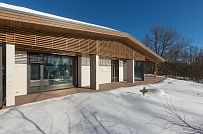 Построенный современный энергоэффективный загородный дом класса премиум с отделкой планкеном в Выборгском районе - мини - 61