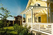 Небольшой построенный каркасный дом 152 кв м с эркером и террасой с фасадом из желтой вагонки Галактика 12 - мини - 6