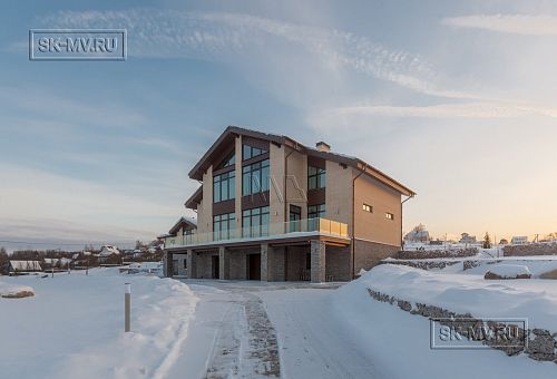 Фото репортаж с места строительства кирпичного дома ок 800 кв м с цоколем и СПА в д Пеники Лен области - 13